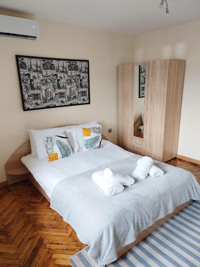 Apartment Zdravets, In The Heart Of The Old City Veliko Tárnovo Exterior foto